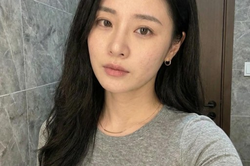 湾湾知名主播爆料小杨阿姨早就想辞职了近期视频情绪颓废低迷