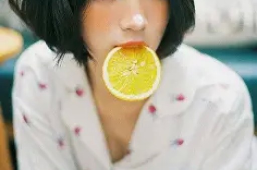 吃瓜群众吵翻！网红爆料是真是假？鹿晗直接报警让她求锤得锤