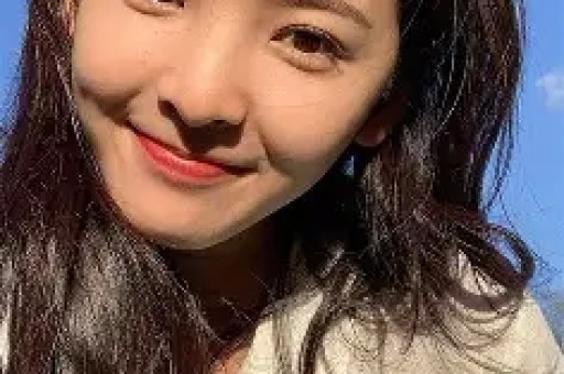 大瓜！曝某95顶流小花两副面孔人前傻白甜人后刁蛮控制欲强男友无法忍受出轨了经纪人